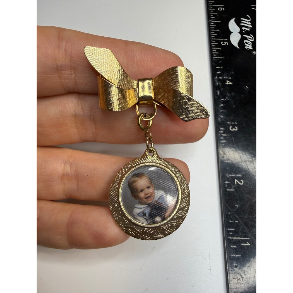 Vintage Gold Tone Bow Brooch with Dangling Round Photo Pendant Frame Keepsake